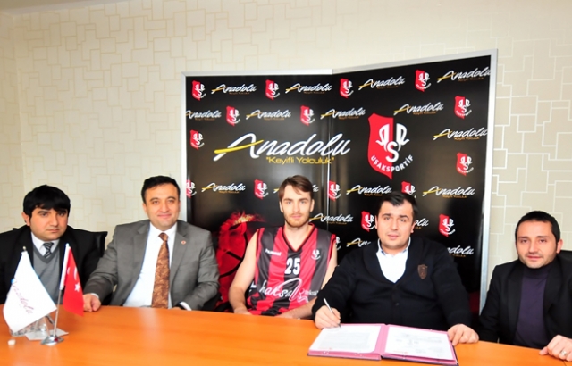 Jelinek törenle Uşak'a imzayı attı