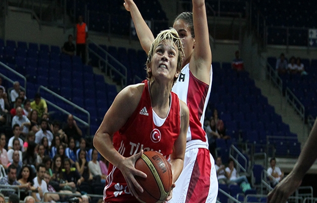 KAdın Milliler Kanada'yı da devirdi...