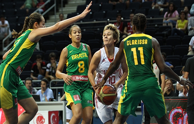 Kadın Milliler Zafer Kupası'na galibiyetle başladı...