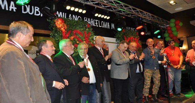 Kaf Kaf, çifte şampiyonluğun 30. yılını kutladı