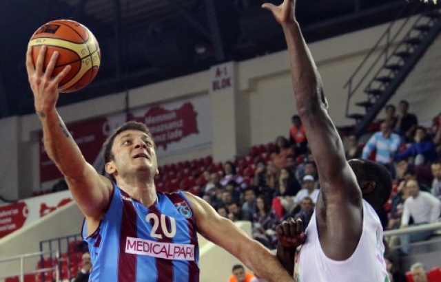 Kaf Kaf, Trabzon'u Dixon ile yıktı