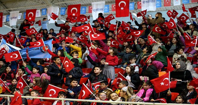 Kardeş Pası Basketbol Turnuvası'nda 400 sporcu ter döktü