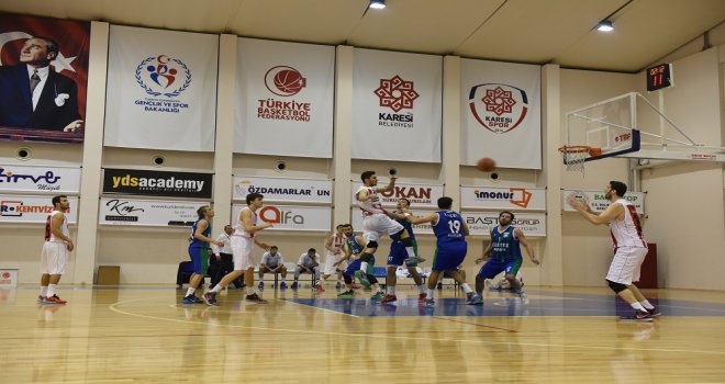 Karesi Basketbol'da galibiyet sevinci