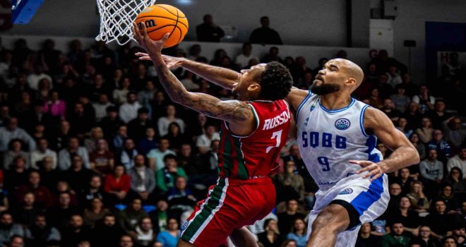 Karşıyaka son periyotta işi bitirdi