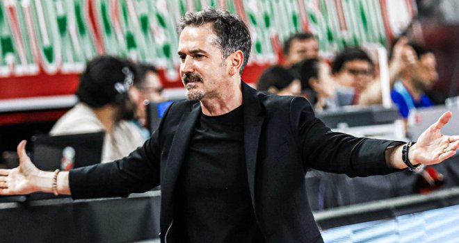 Karşıyaka'da Ahmet Çakı ayrıldı...