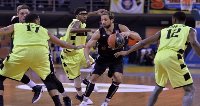 Kartal, Aris'i solladı