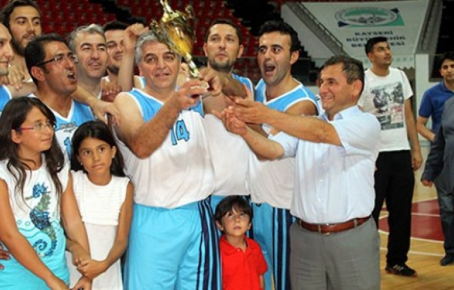 Kayseri'de Hürriyet Meslek Lisesi şampiyon...