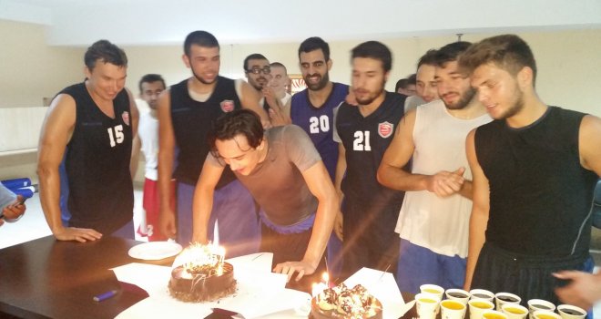 Kepez Basketbol'da doğumgünü sürprizi