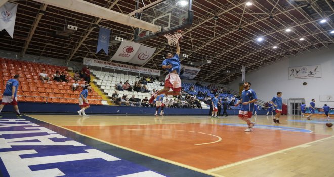 Kepez zirve yarışını sürdürmek istiyor