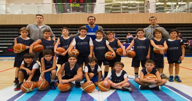 Kerem Tunçeri Acıbadem Üniversitesi Spor Okulu öğrencileri ile antrenman yaptı