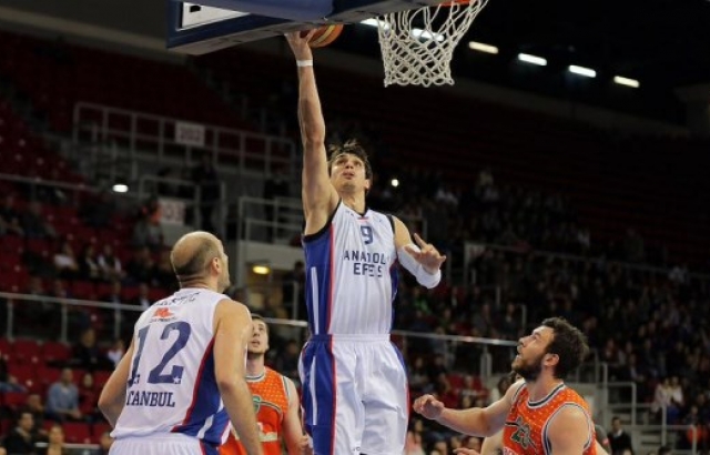 Krstic coştu Anadolu Efes, Banvit'i devirdi