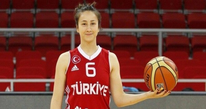 Kübra Erat Bornova Becker Spor'da