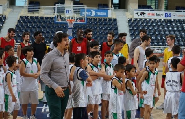 Küçük Dev Adımlar'dan Sinpaş Denizli Basket'e moral ziyareti  