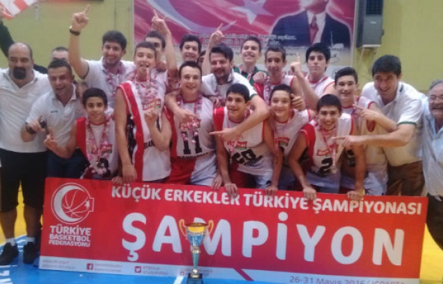 Küçük Erkekler'de Bandırma Kırmızı Şampiyon...