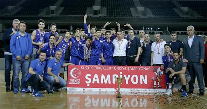 Küçük Erkekler'de şampiyon Anadolu Efes