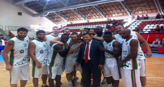 Kurtuluş Kupası şampiyonu Yeşilgiresun Belediyespor