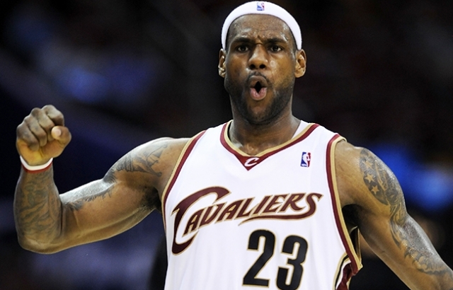 LeBron James Cavaliers'ta kaldı