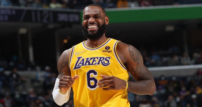 Lebron James, Lakers ile devam...