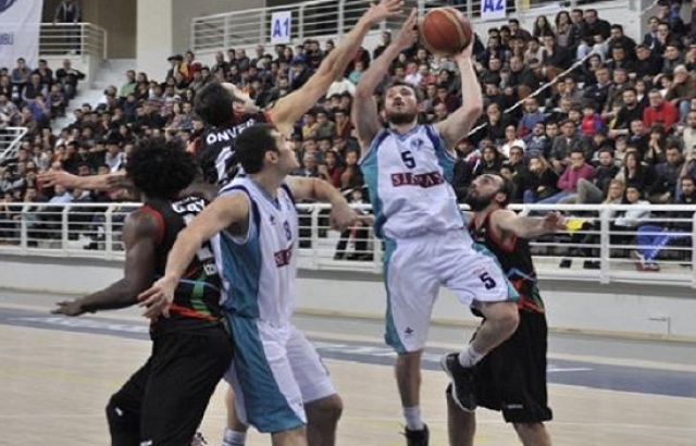 Lider Denizli Basket, terledi ama Socar?ı geçti?