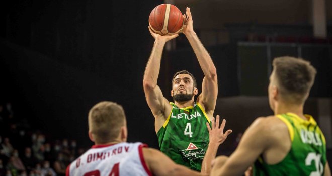 Litvanyalı uzun forvet Tofaş'ta