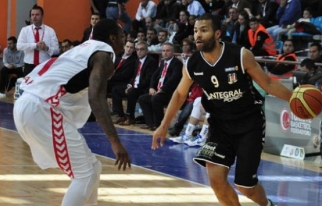 LOFTON BEŞİKTAŞ'TA KALDI