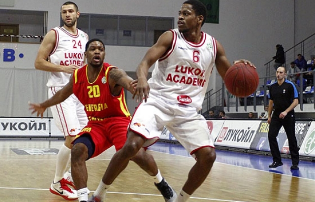 Lukoil Academic'ten Sakarya Büyükşehir'e