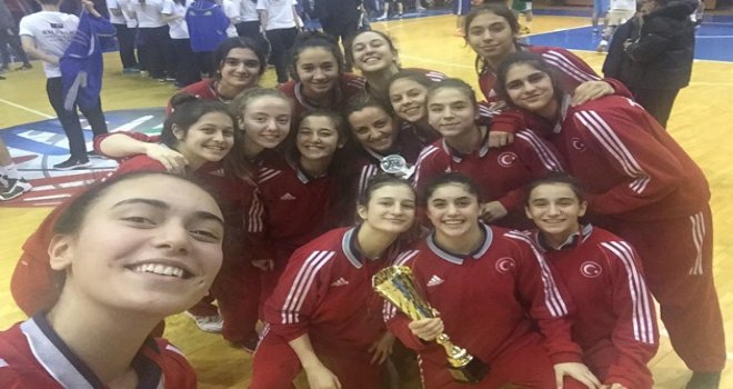 Macaristan'a kaybeden U16 Yıldız Kızlarımız ikinci oldu