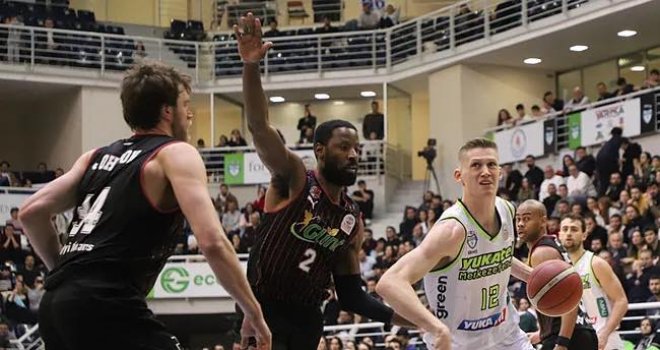 Manisa Basket Denizli'de farklı galip