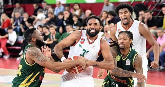 Manisa Büyükşehir, Karşıyaka'dan galibiyetle dönüyor