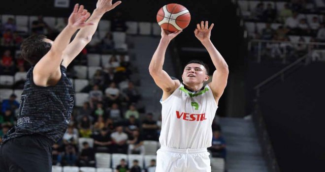 Manisa Büyükşehir ligde kalmayı garantiledi