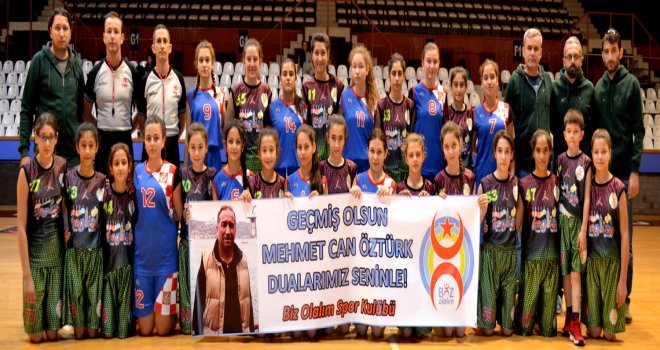 Mehmet Can Öztürk'e geçmiş olsun pankartı