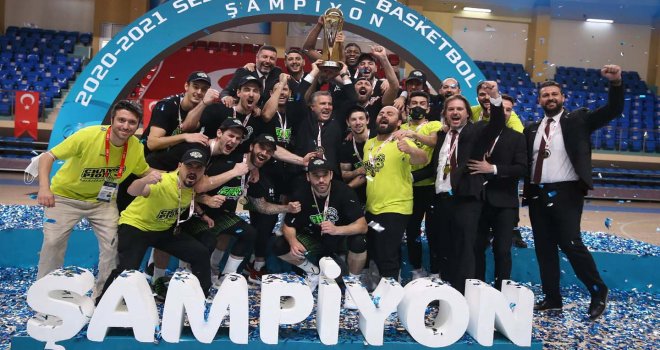 Merkezefendi Belediyesi Denizli Basket kupasını aldı