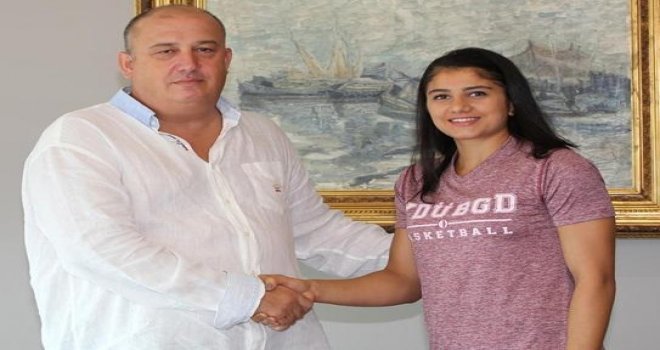 Merve Aydın 5 sezon daha Yakın Doğu Üniversitesi BGD'de