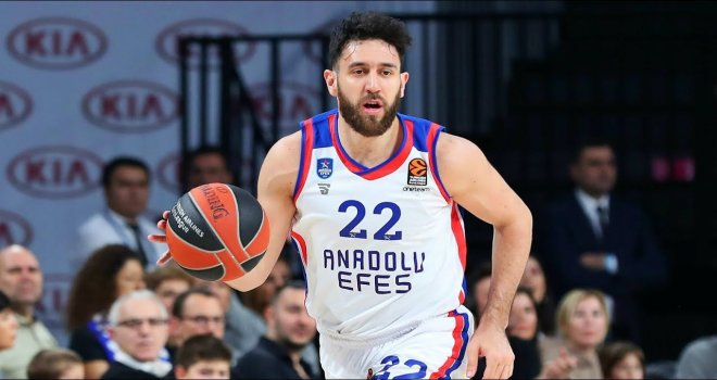 Micic Anadolu Efes'te kaldı