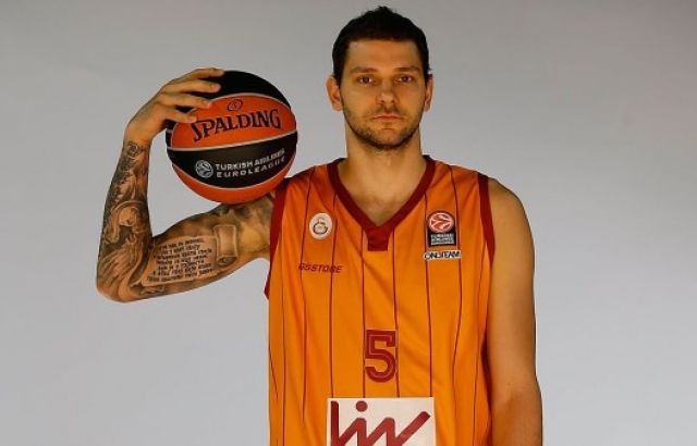 Micov 2 yıl daha Galatasaray'da