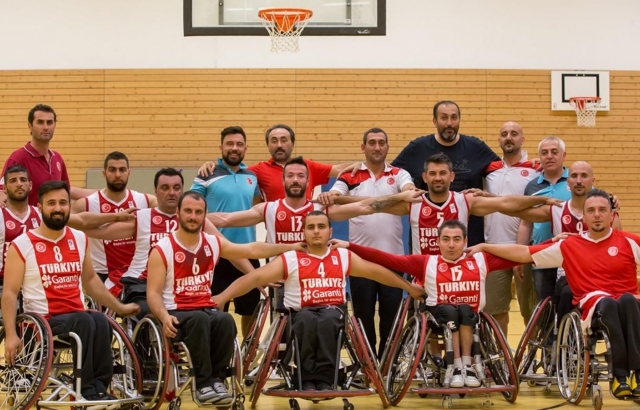 Millilerimiz İsveç'i yendi