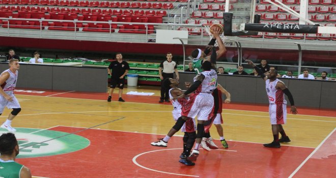 Muratbey Uşak, Pınar Karşıyaka'yı farklı yendi