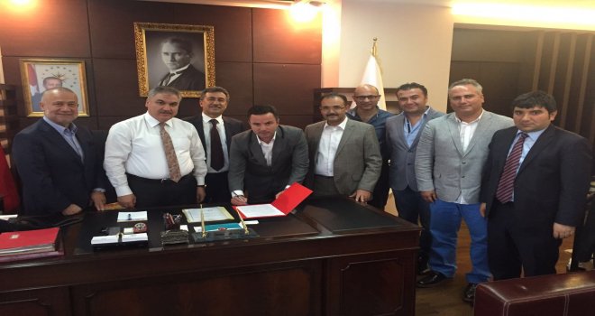 Muratbey Uşak Sportif Ozan Bulkaz ile devam ediyor