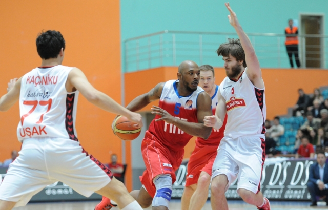 Muratbey Uşak Sportif, Tofaş'ı yendi