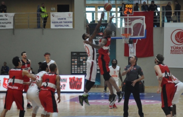 Muratbey Uşak Sportif'te galibiyet sevinci