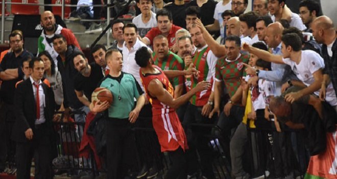 Murcia'lı oyuncuya müdahale eden KSK taraftarına işlem...