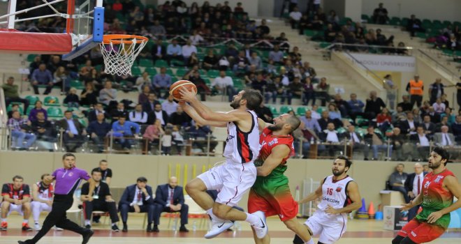 Nesine.com Eskişehir Basket galibiyet serisini sürdürdü