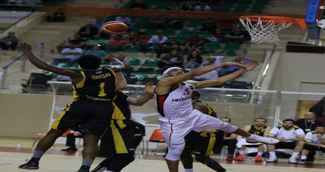 Nesine.com Eskişehir Basket seride 2-0 önde...