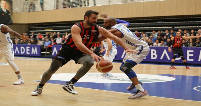 Nesine.com Eskişehir Basket'in Acıbadem keyfi...