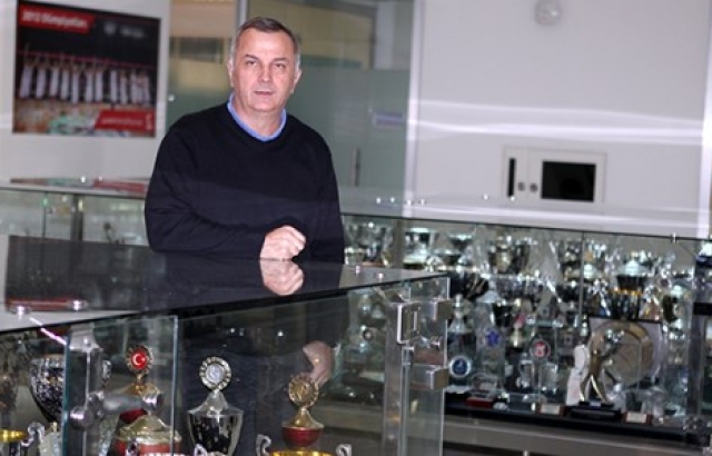 Nihat İziç: Bu çocuklara şans vererek oynatmak gerekir