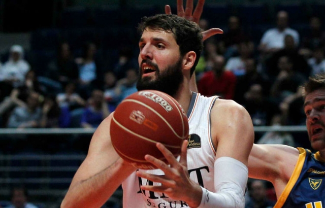 NİKOLA MİROTİC BULLS OLDU