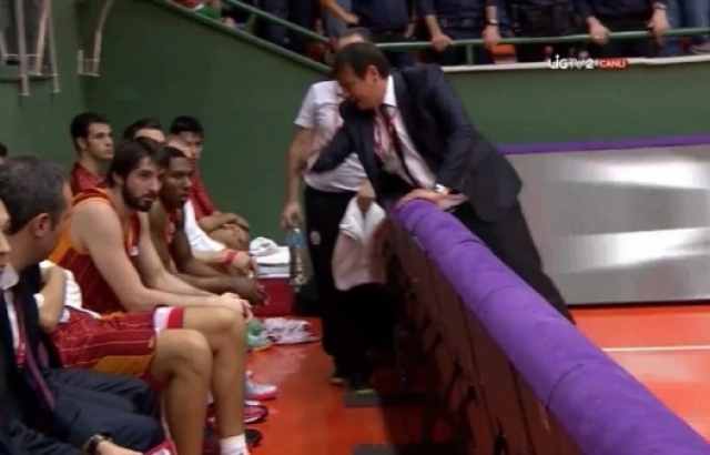 Nolan Smith özür diledi