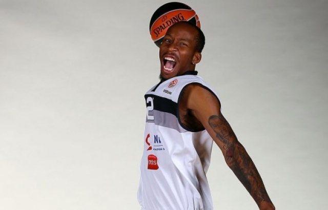 Novgorod, Kinsey'i kadrosuna kattı