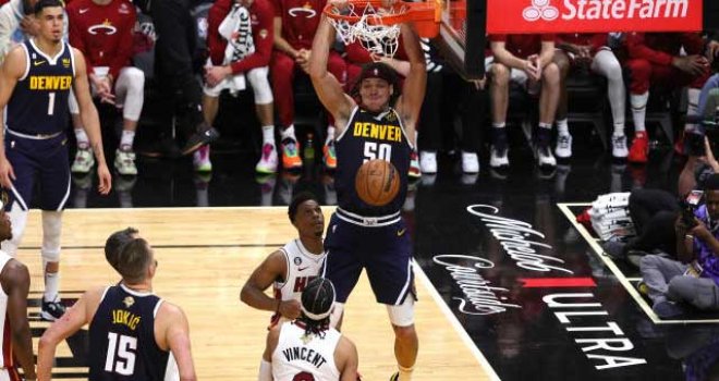 Nuggets kupanın bir ucundan tuttu