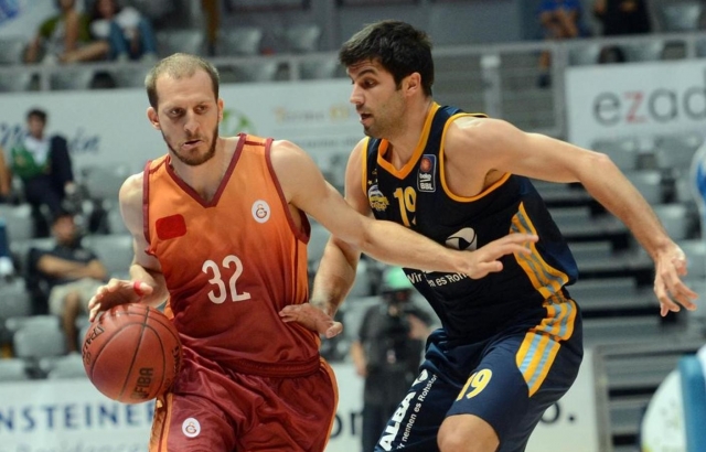 Olaylı başlayan maçta Galatasaray, Alba'ya kaybetti